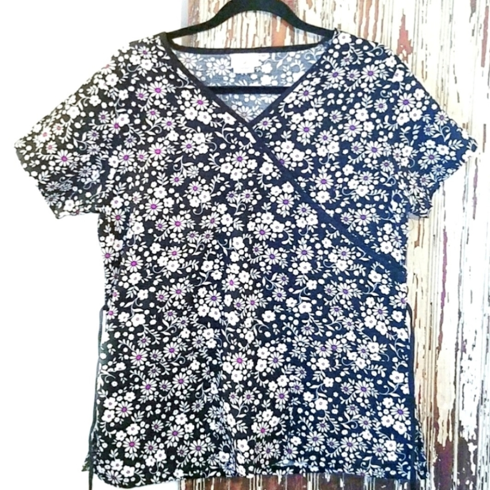 Willow Brooks Scrub Top Black Floral Size M - Picture 1 of 9